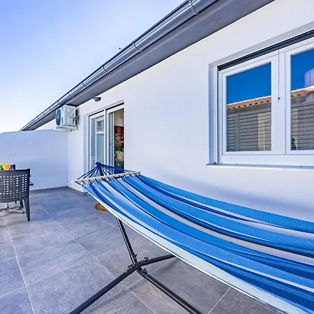 Barbariga Paradise 1 Peroj